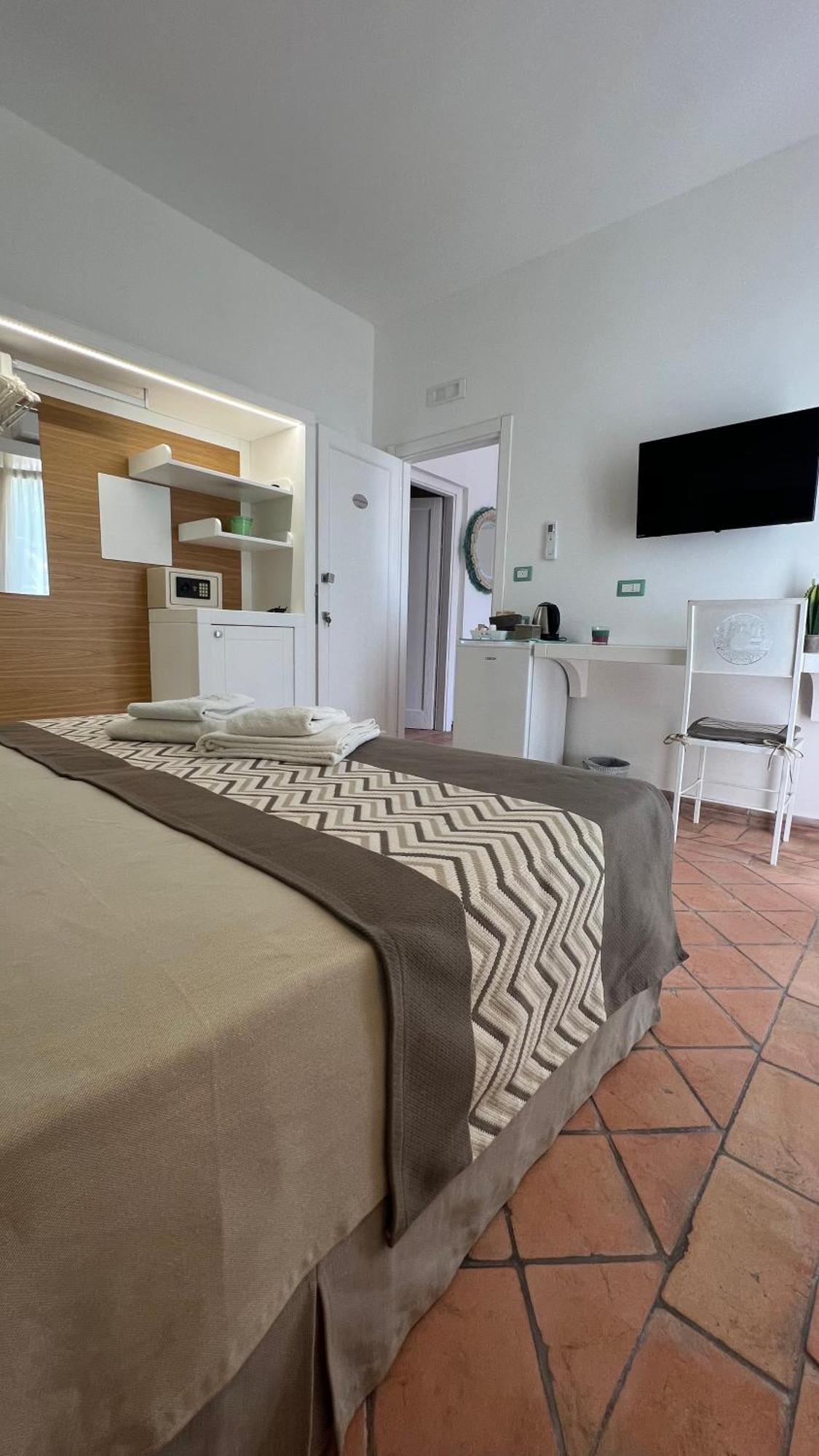 Rooms Apartaments Santa Teresa カーポ・テスタ エクステリア 写真
