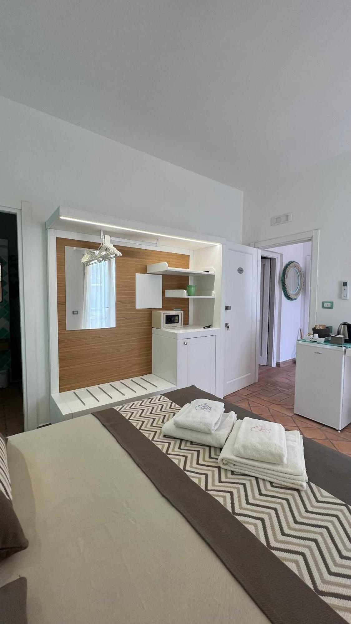 Rooms Apartaments Santa Teresa カーポ・テスタ エクステリア 写真